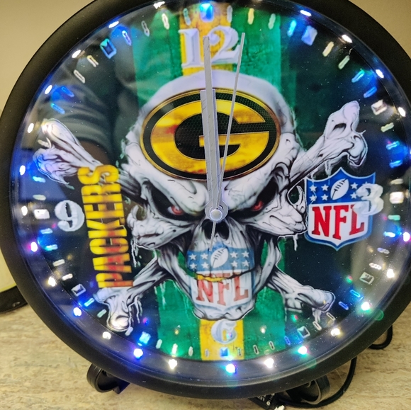 Green Bay Packers clock - Picture 9 of 12